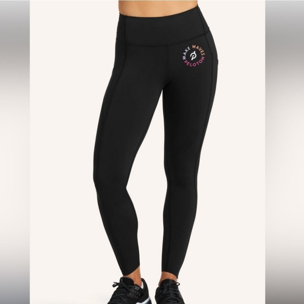 Peloton Make Wave Women's black Essential Tulip Hem Pocket legging Size Medium